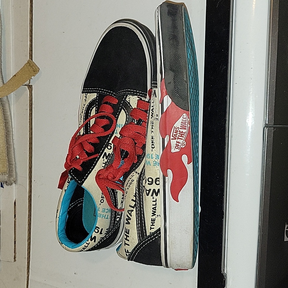 Vans - Picture 2 of 6